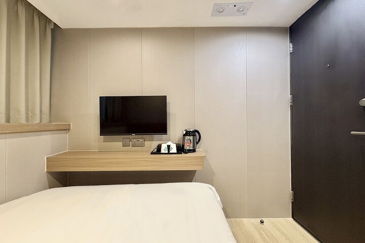 Room 4 of 19