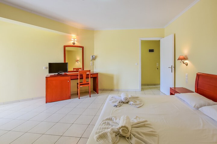 Room 8 of 24