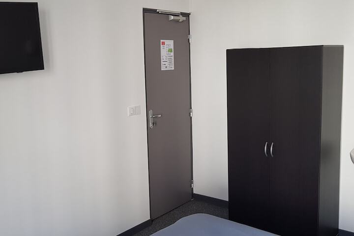 Room 3 of 13