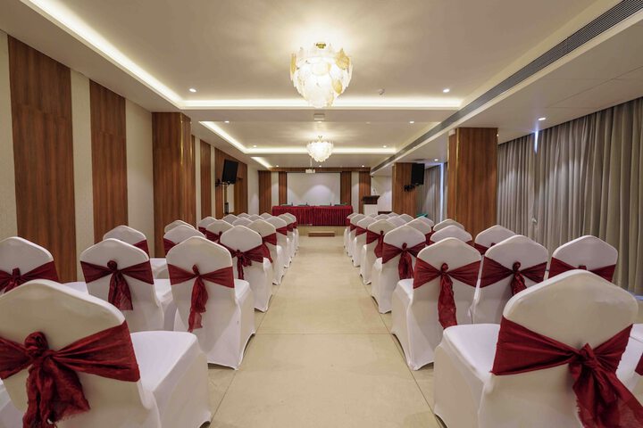 Ballroom/Hall 80 of 97