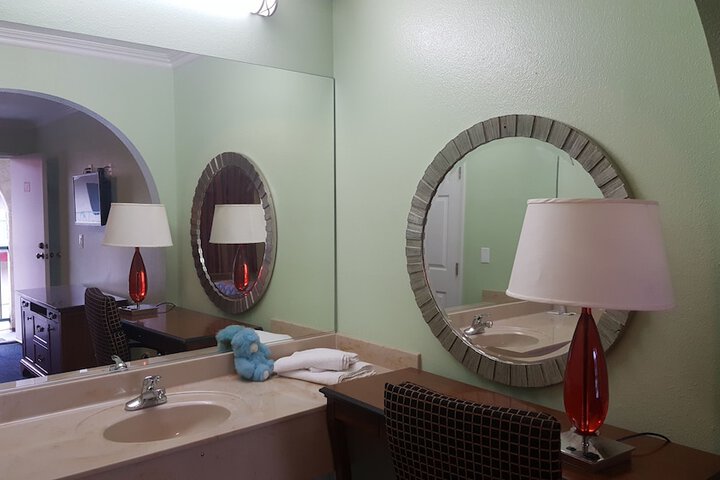 Bathroom sink