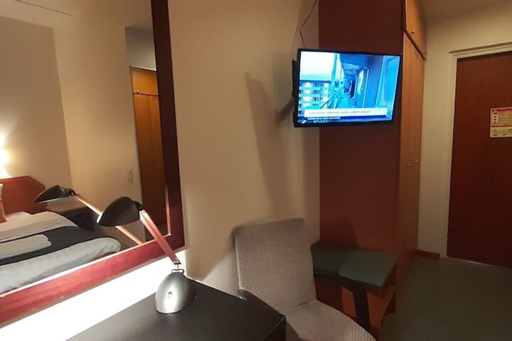 Room 16 of 22