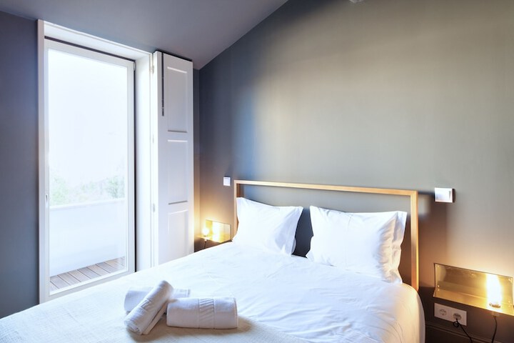 Room 9 of 38
