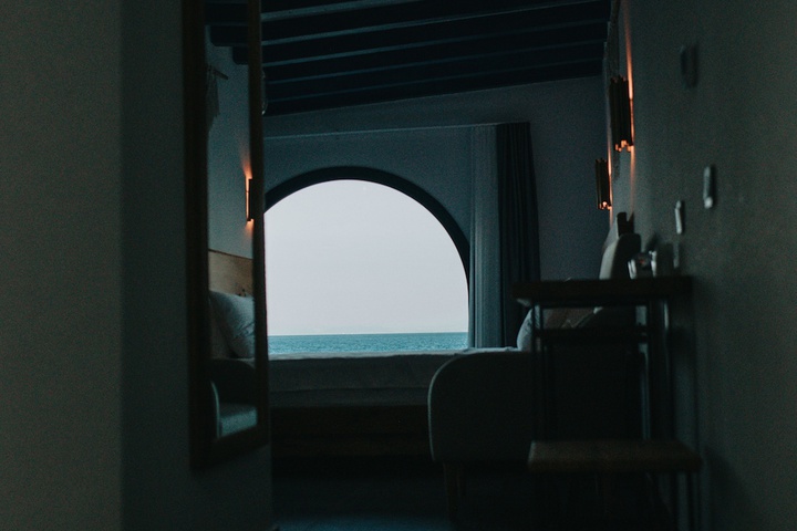 Room 10 of 76