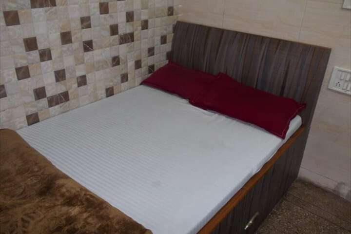 Room 9 of 22