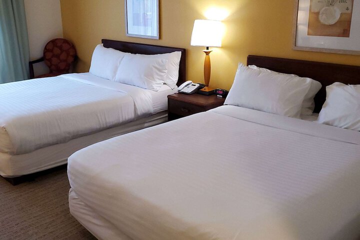 1 Queen Bed (12 of 13)