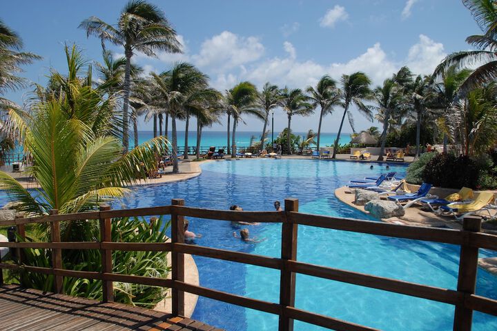 Hotel Pool