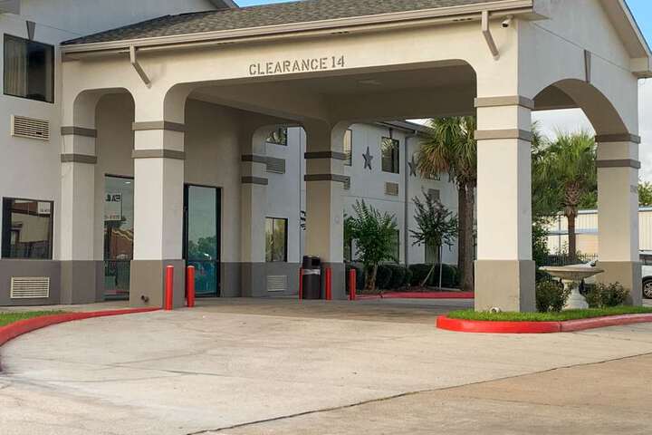 Hotel 32 of 32