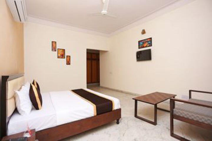 Room 8 of 30
