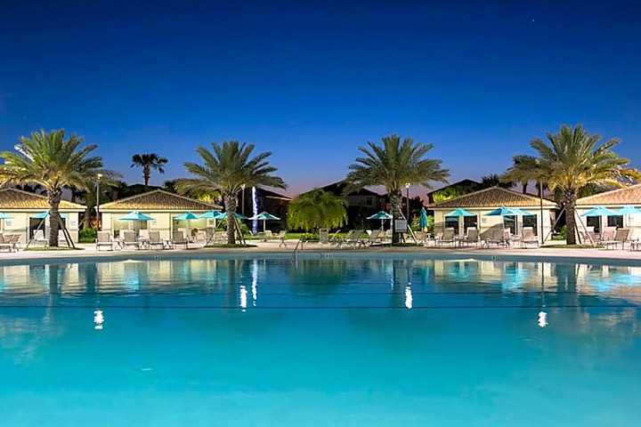 Opulent Disney Stay: Pool Spa, 10 Mi Away