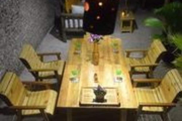 Dining 4 of 13