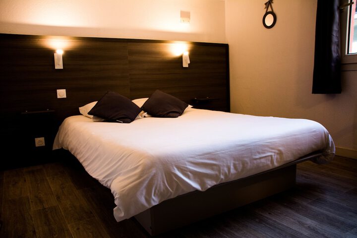 Room 10 of 34