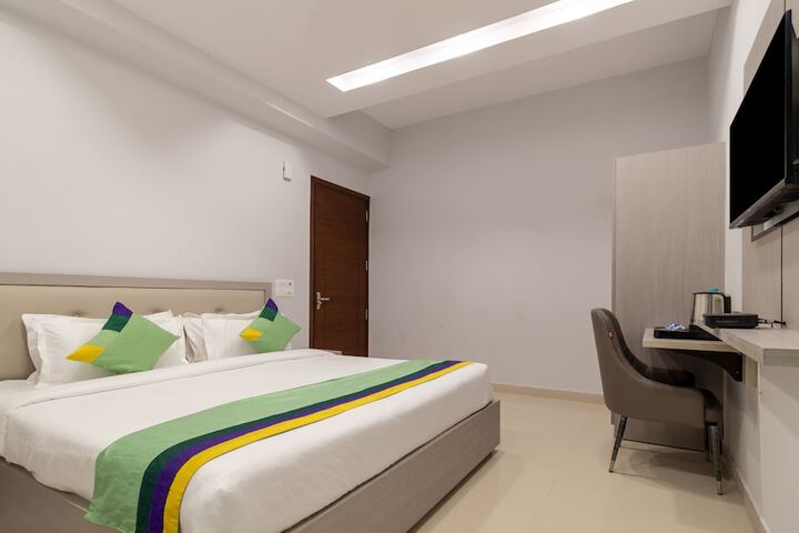 Room 11 of 40