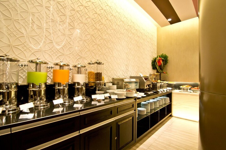 Dining 75 of 89