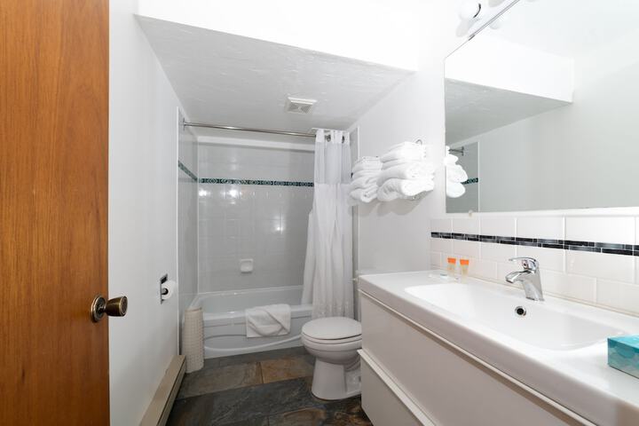 Room 21 of 28