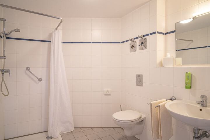 Room 27 of 38