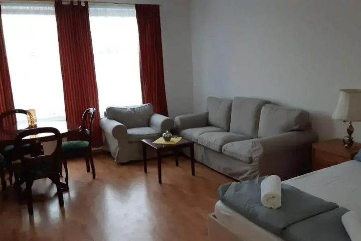 Room 2 of 7