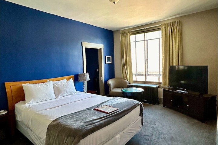 Interior Economy Queen Bed Pet Friendly (33 of 47)