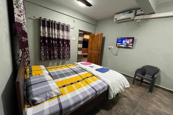 Room 8 of 10