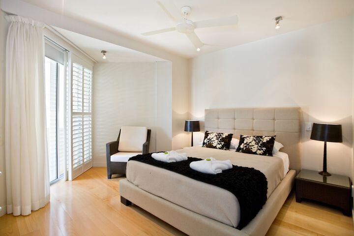 Room 4 of 164