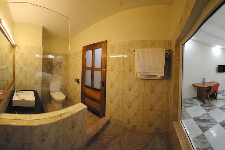 Room 30 of 38