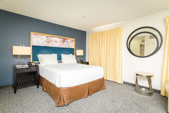 Room 11 of 37