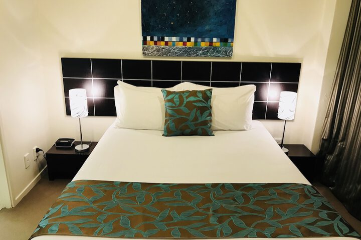 Room 10 of 32