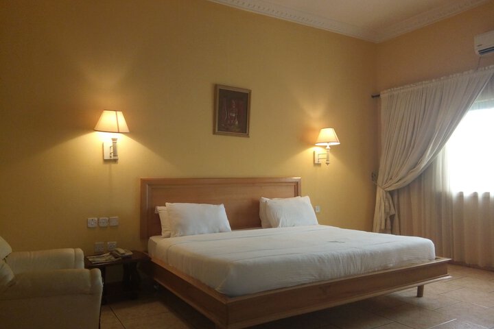 Room 10 of 35