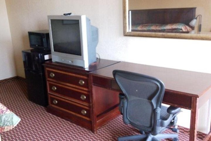 Image of EXECUTIVE INN SEMINOLE