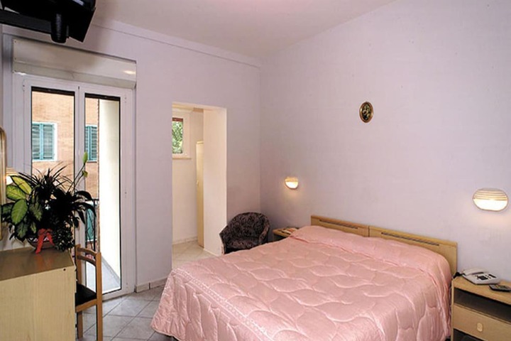 Room 13 of 35