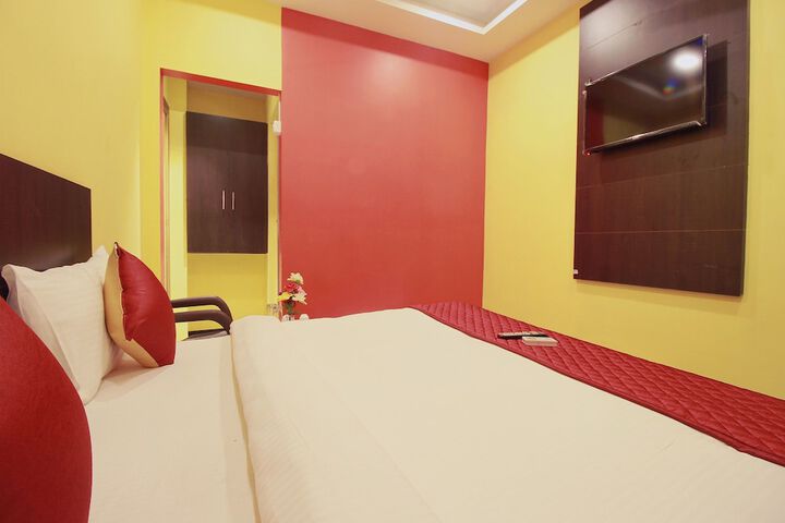 Room 7 of 18