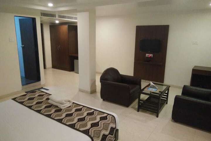 Room 9 of 14