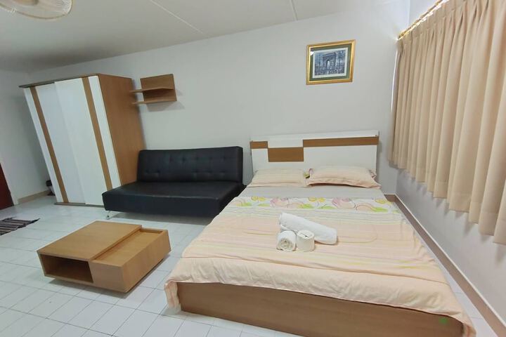 Room 8 of 16