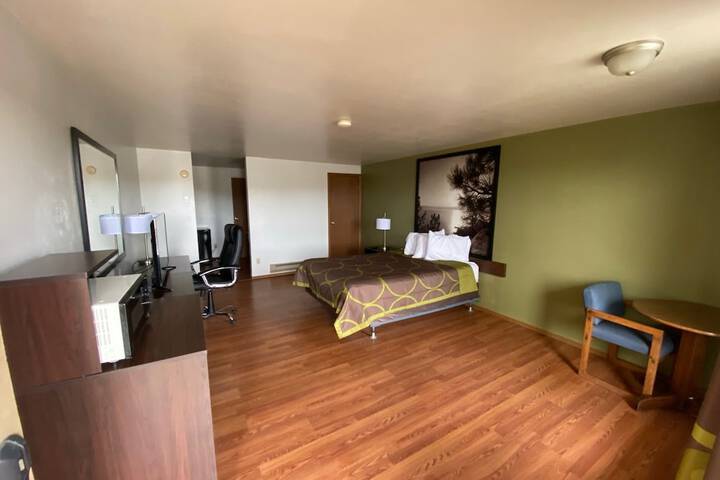 Room 17 of 38