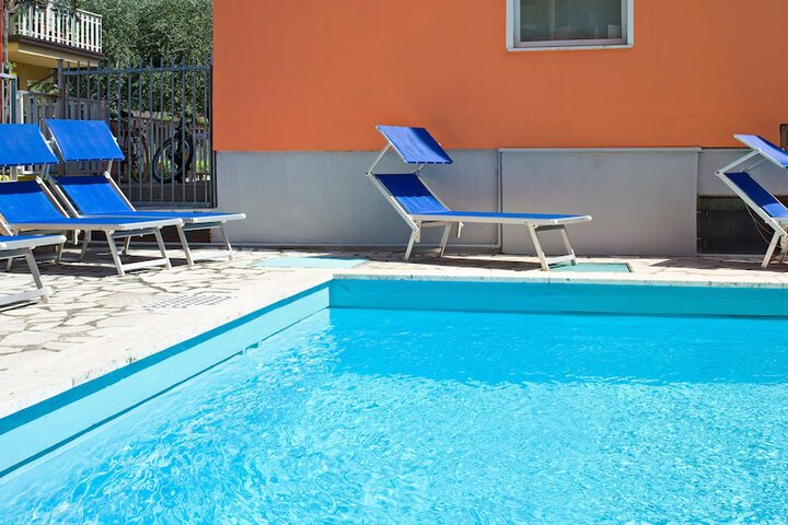 Pool 22 of 44