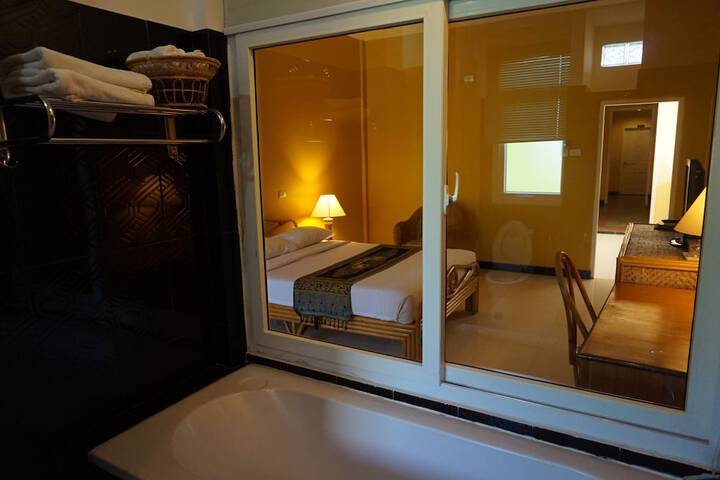 Room 29 of 77