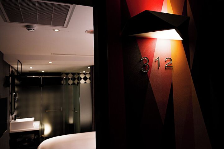 Room 27 of 146