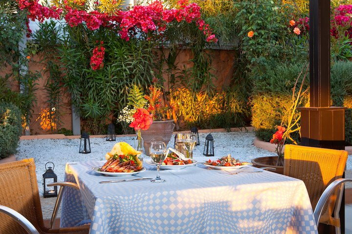 Dining 79 of 105