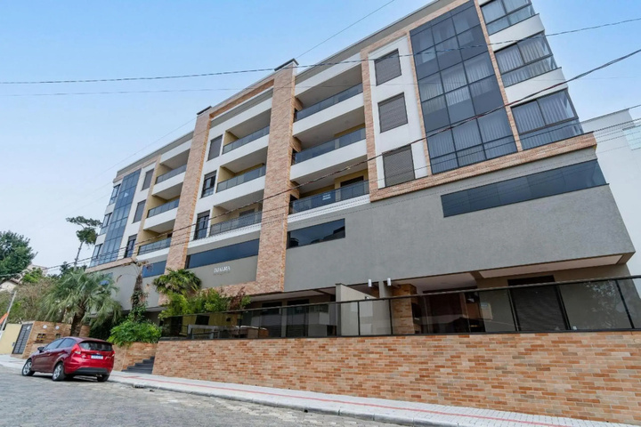 Excelente Localização - 2 dorms 5 pessoas - No Centro de Bombinhas Próximo do Mar