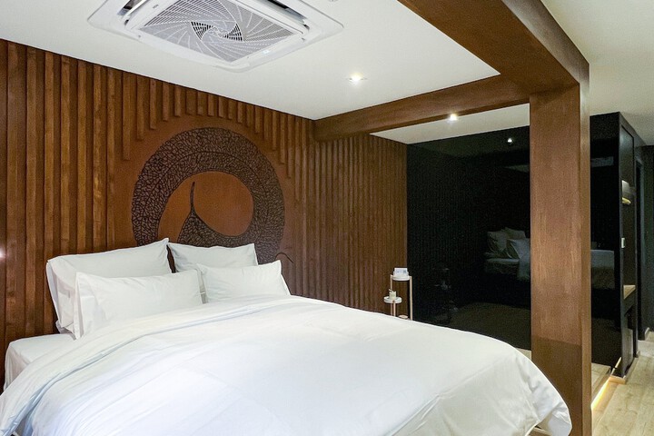 Room 18 of 56