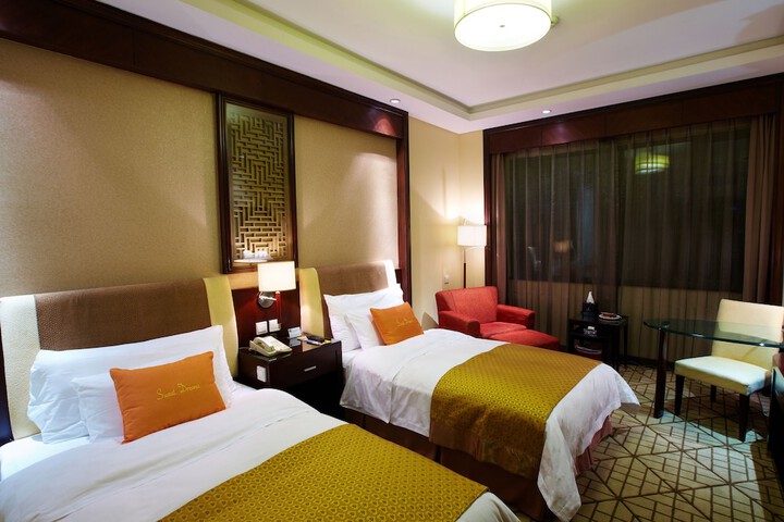 Room 9 of 26