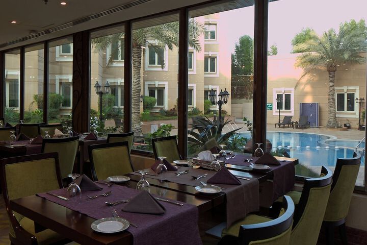 Dining 39 of 60