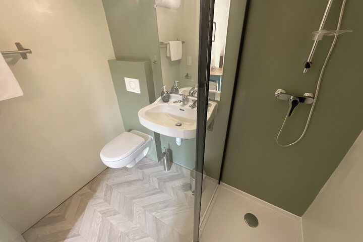 Room 32 of 44