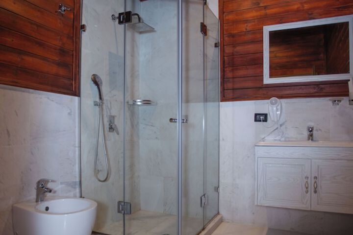 Room 15 of 34
