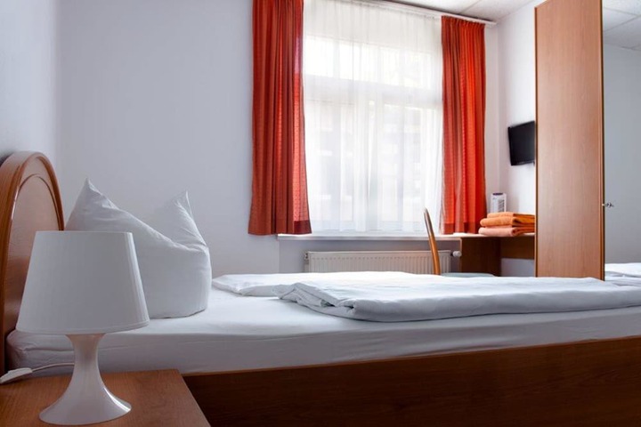 Room 10 of 29