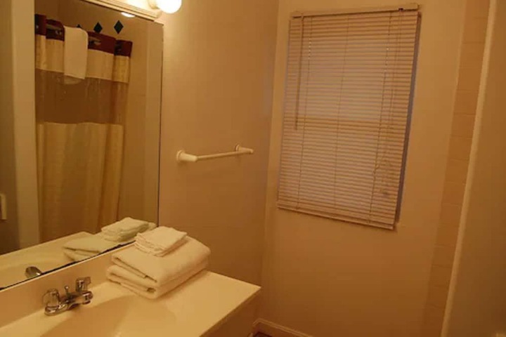 1 King Bed (1 of 9)