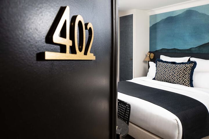 Room 9 of 85
