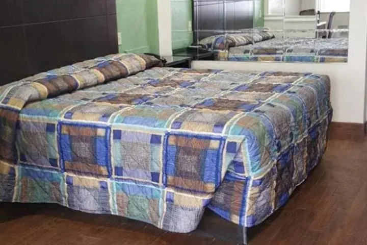 Photo of RAINTREE INN SUITES