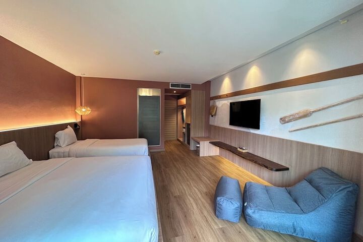 Room 26 of 76