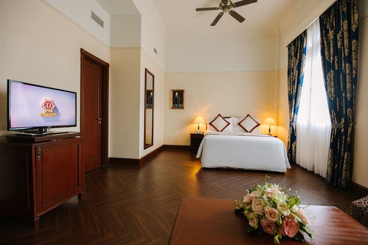 Room 28 of 63
